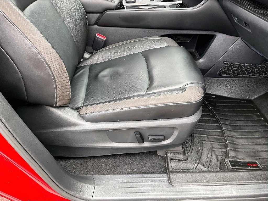 Used 2022 Scarlet Ember Tintcoat/Super Black Nissan SL image 37