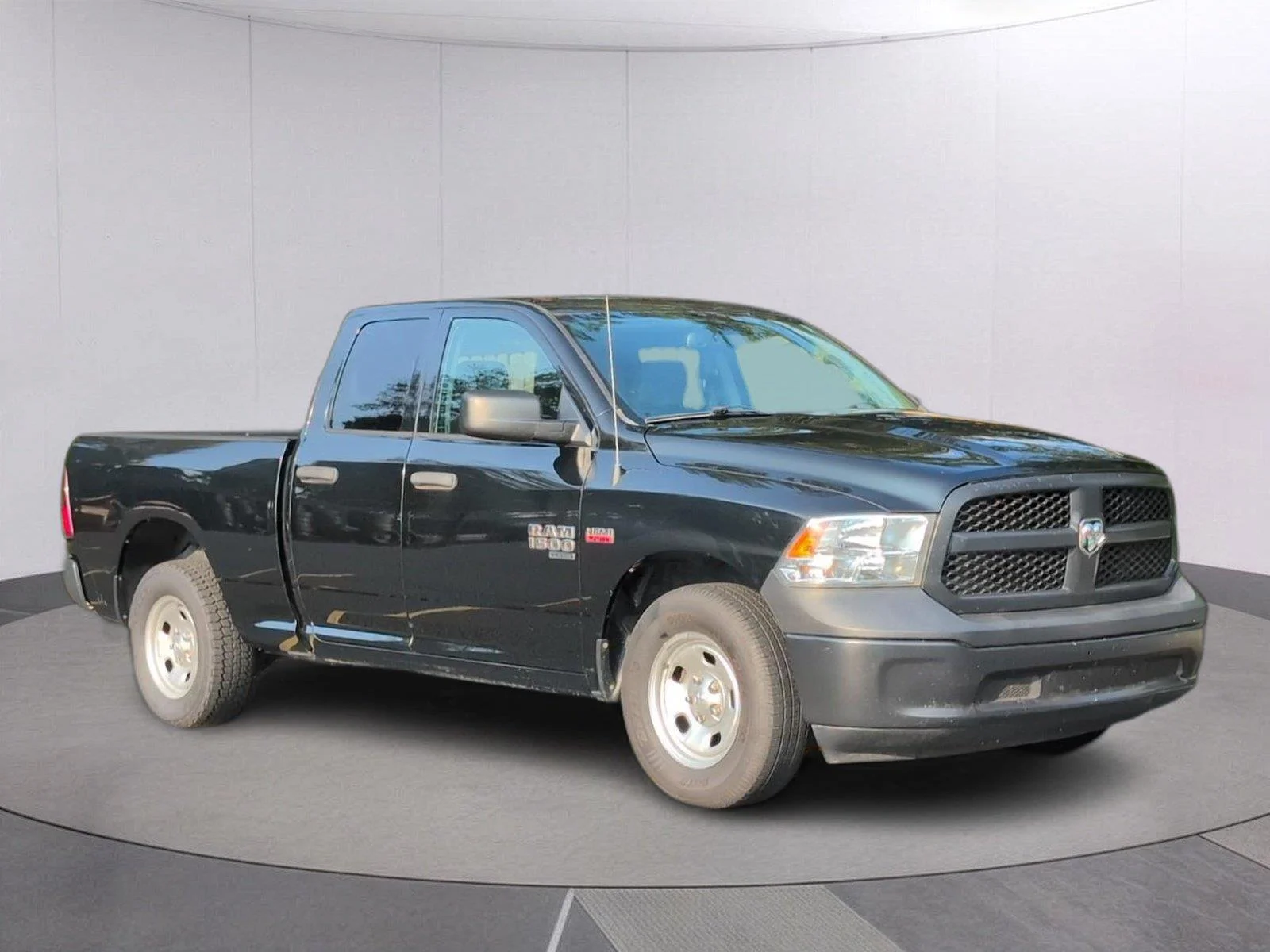 Used 2020 Diamond Black Crystal Pearlcoat Ram Tradesman image 9