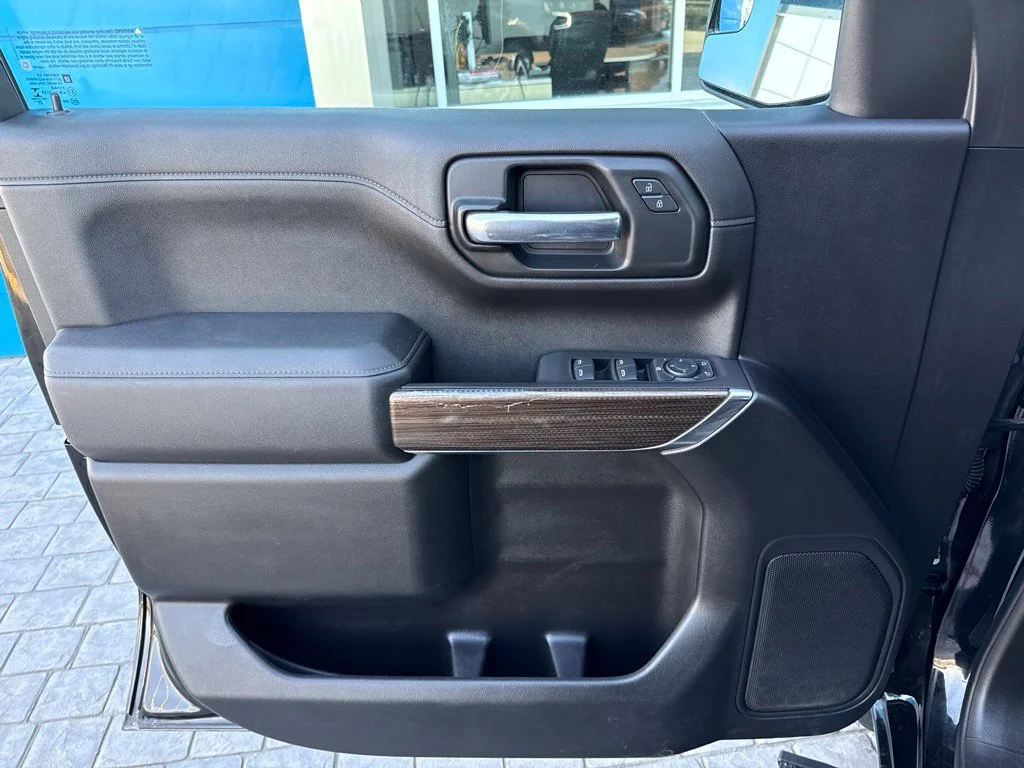 Used 2021 BLACK Chevrolet RST image 29