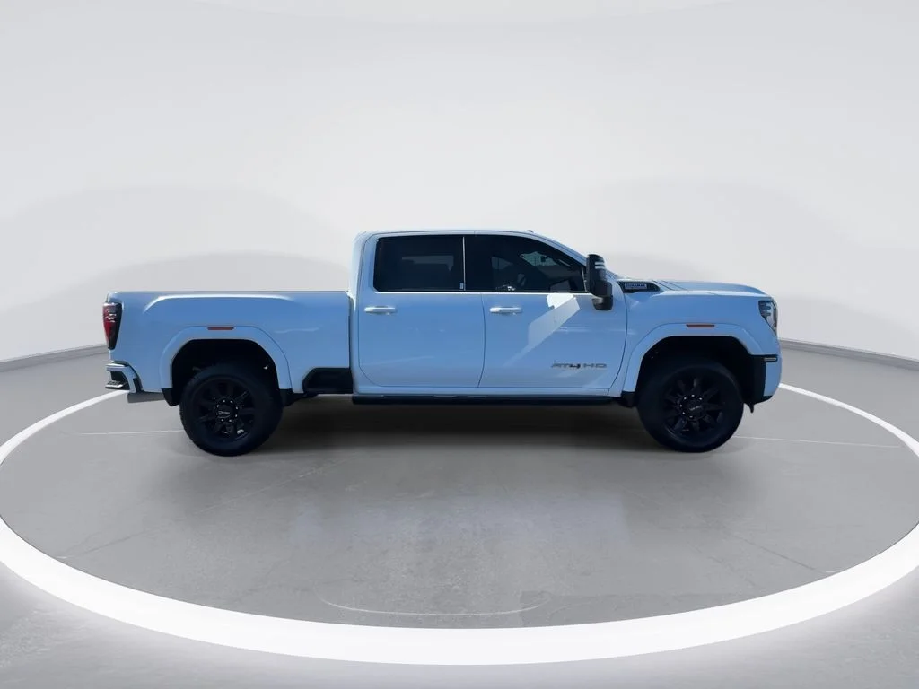 Used 2024 White GMC AT4 image 9