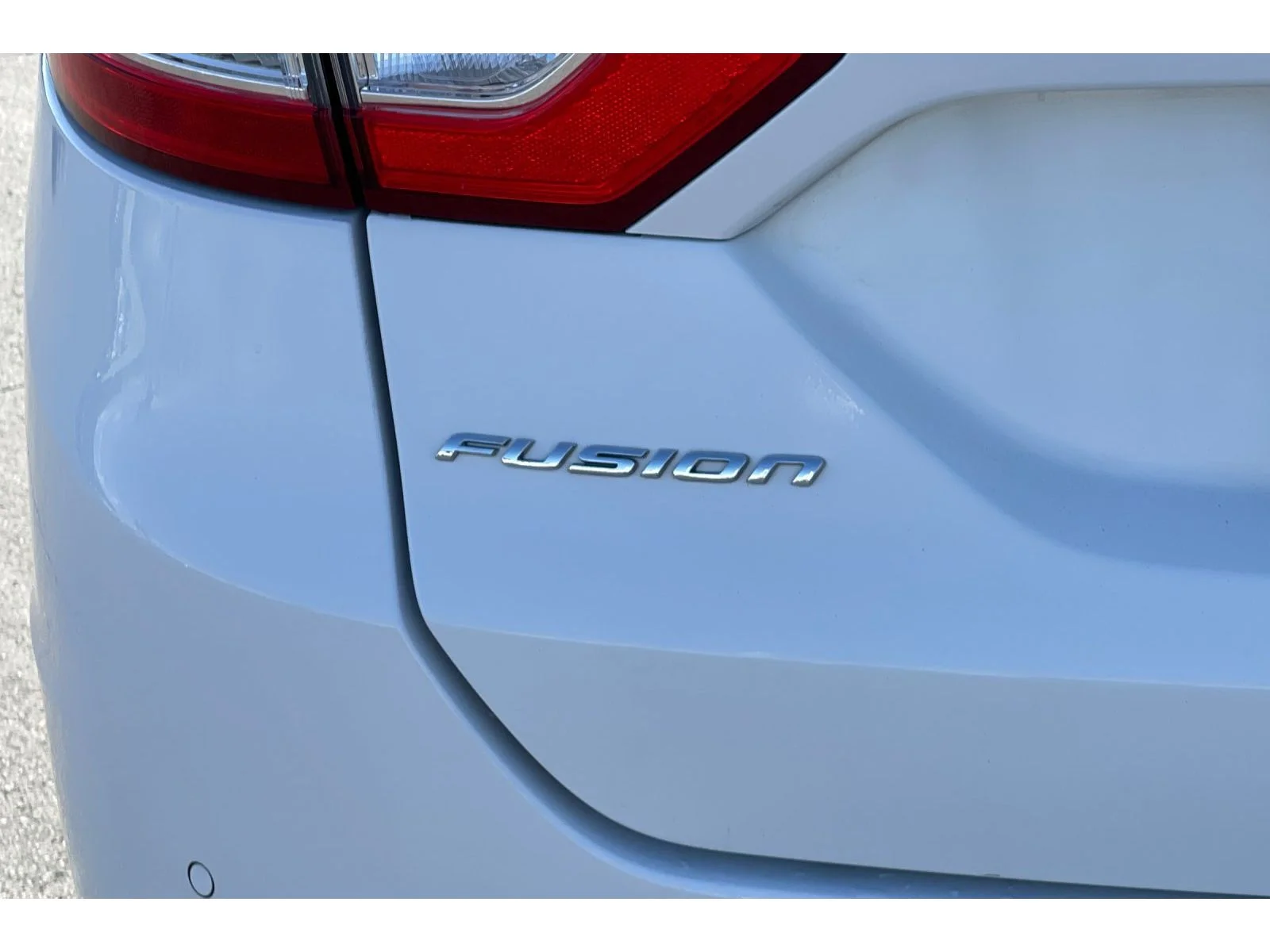 Used 2016 Oxford White Ford SE image 18