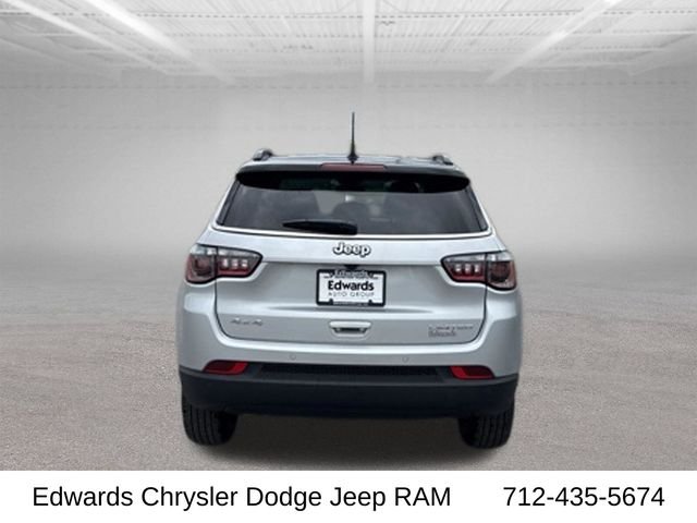 New 2026 Silver Zynith Metallic Clear-Coat Exterior Paint Jeep Limited image 7