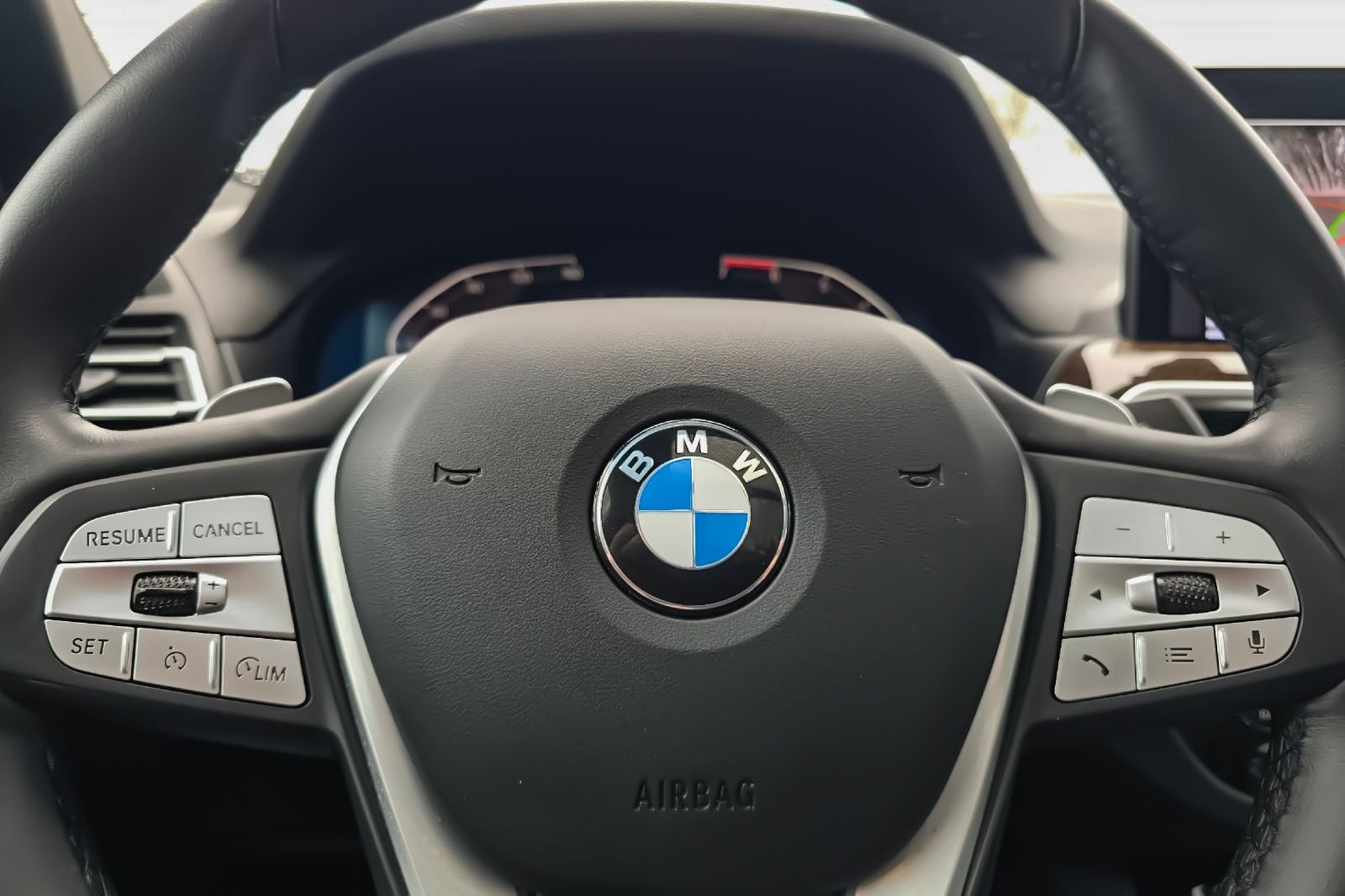 Used 2024  BMW xDrive30i image 23
