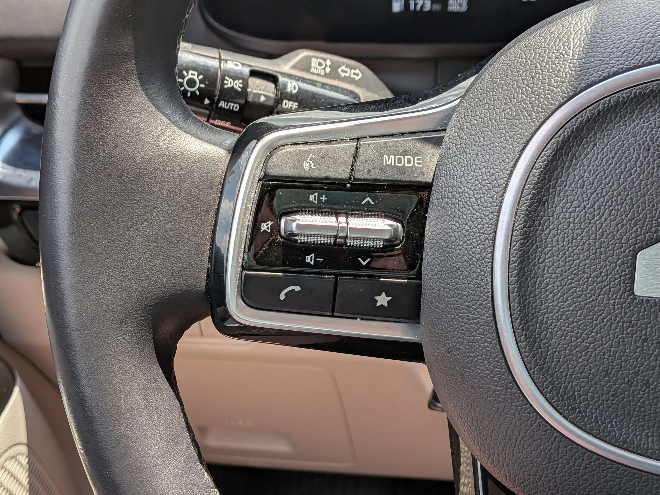 Used 2024 Ceramic Silver Kia SX Prestige image 16