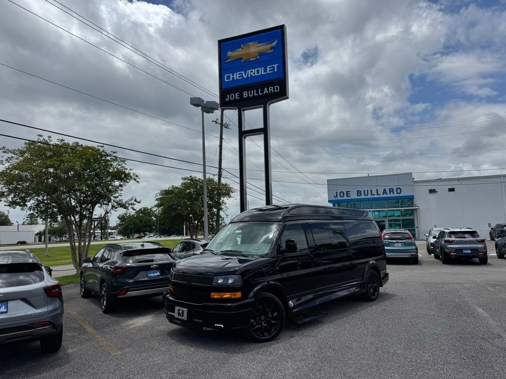 2026 Chevrolet Express 2500 Extended Work Van HD's photo