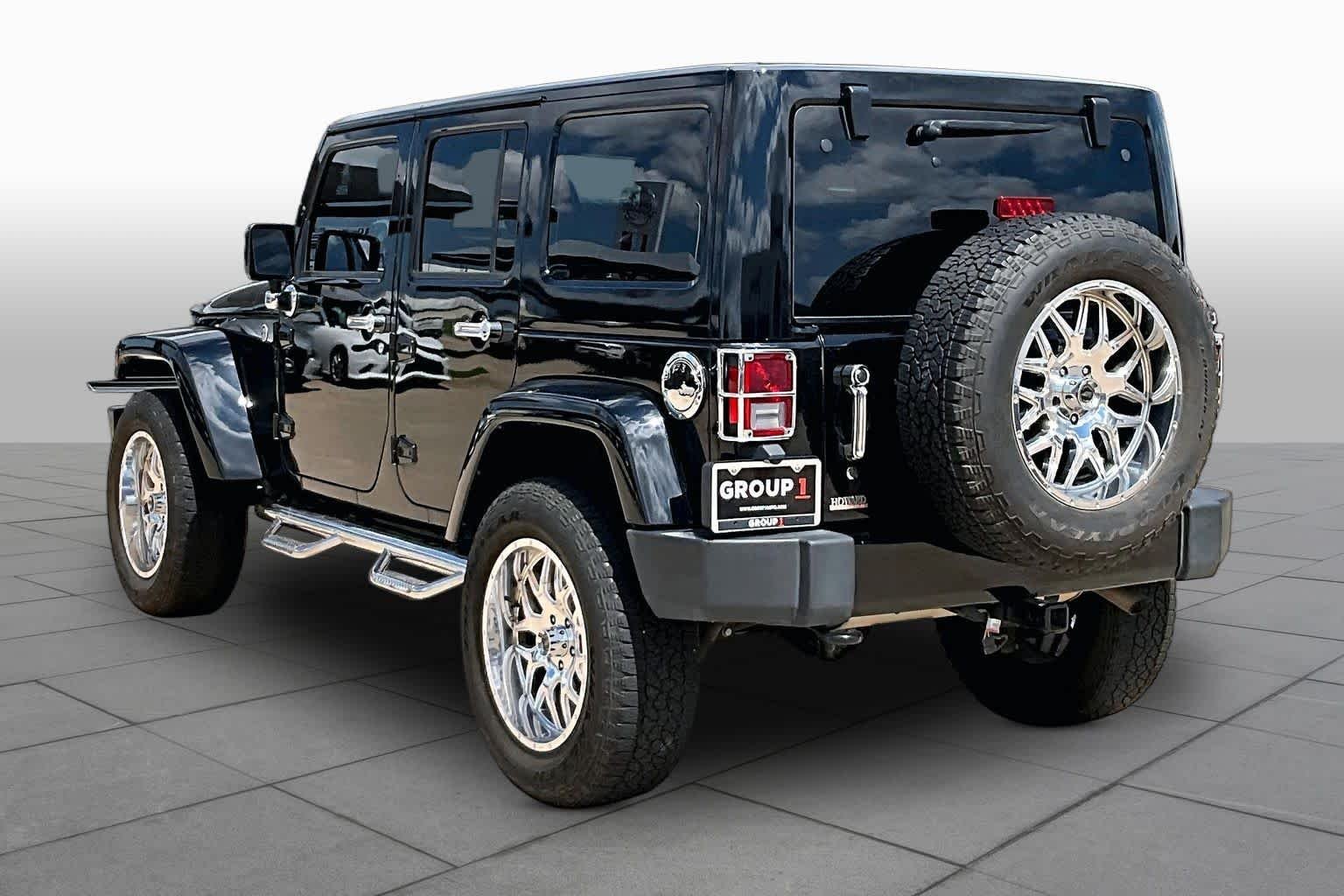 Used 2015 Black Clearcoat Jeep Altitude image 9