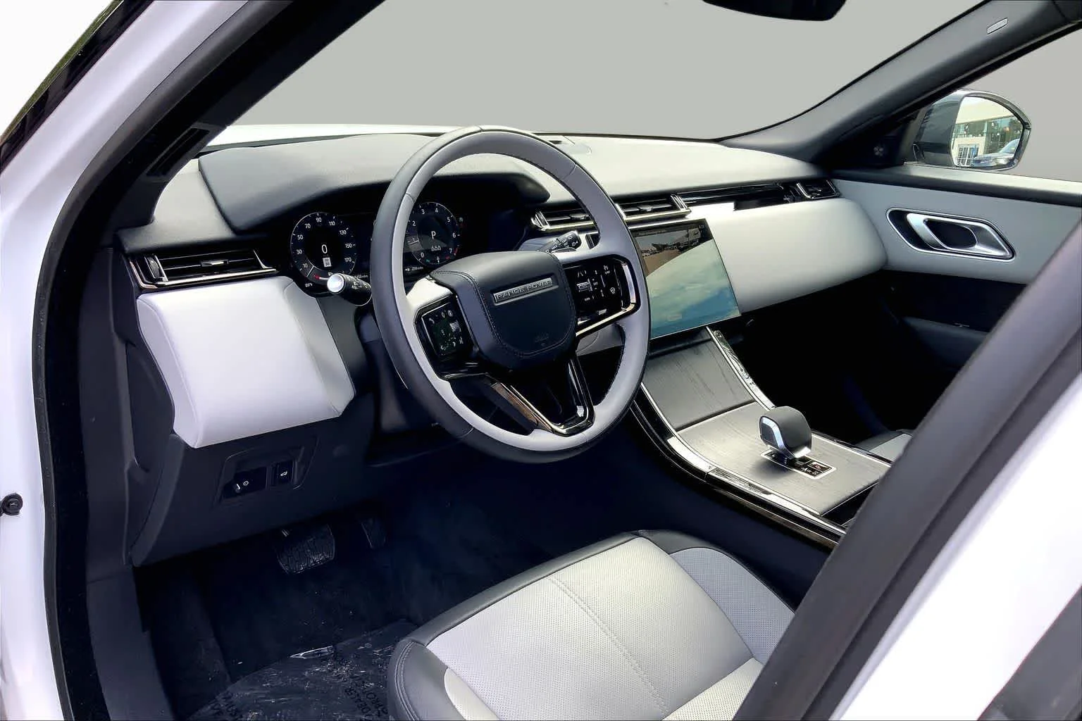 Used 2026 Fuji White Land Rover S image 17