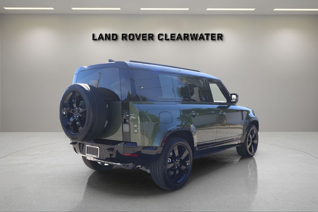 New 2026 Woolstone Green Land Rover X-Dynamic SE image 5