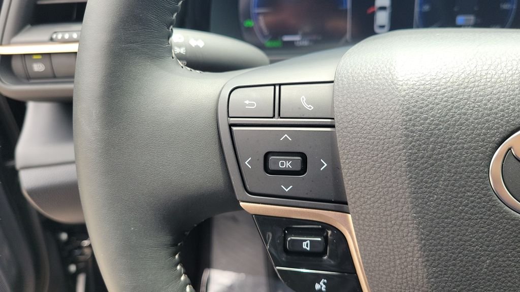 Used 2025 Black Toyota XLE image 20