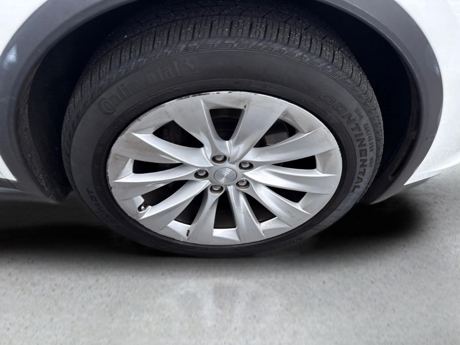 Used 2020  Tesla Long Range image 21