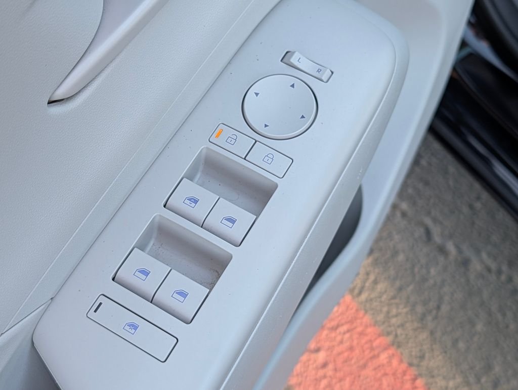 2024 Hyundai Kona EV SEL - Photo 18