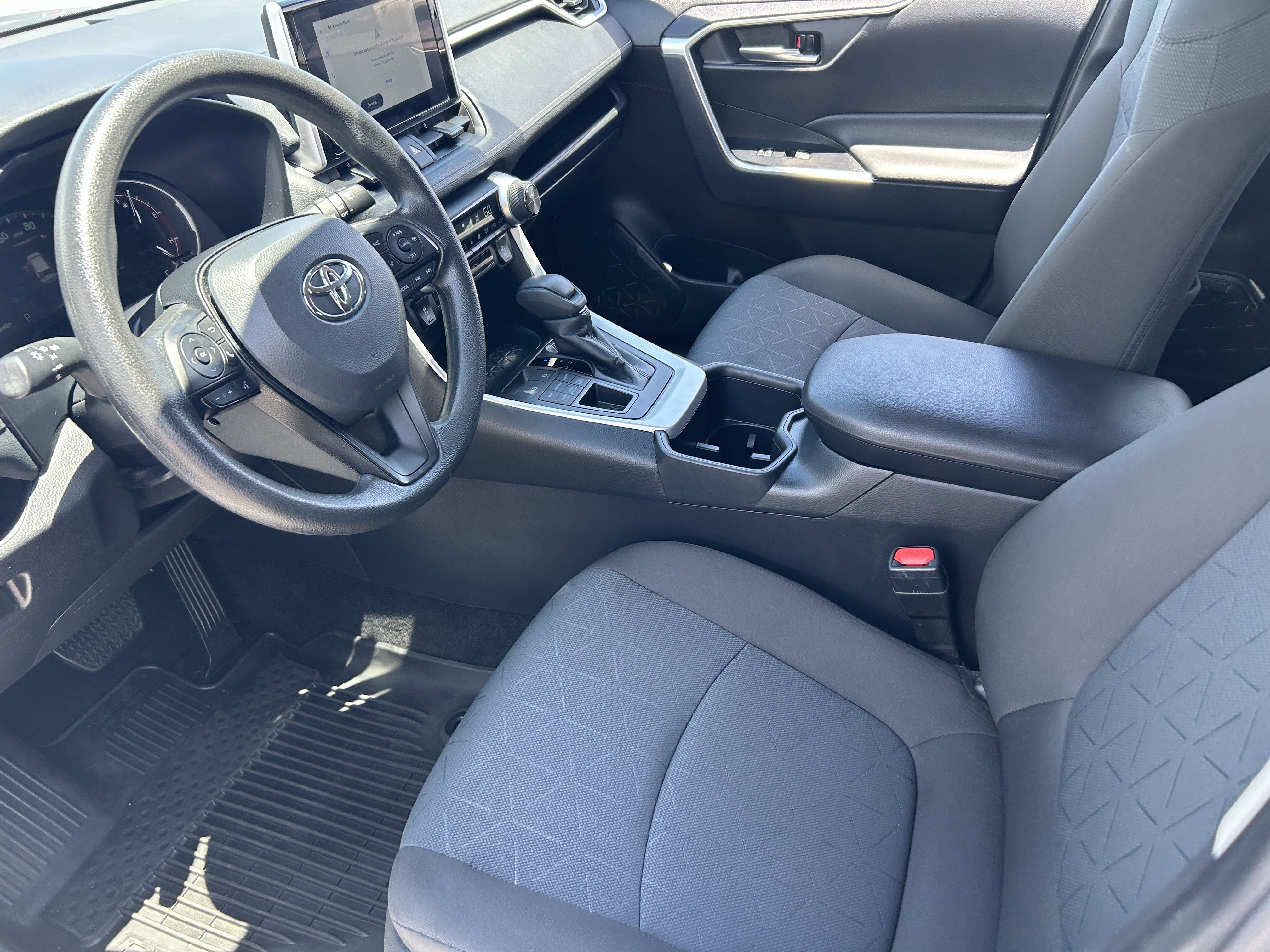 2025 Toyota RAV4 XLE - Photo 26