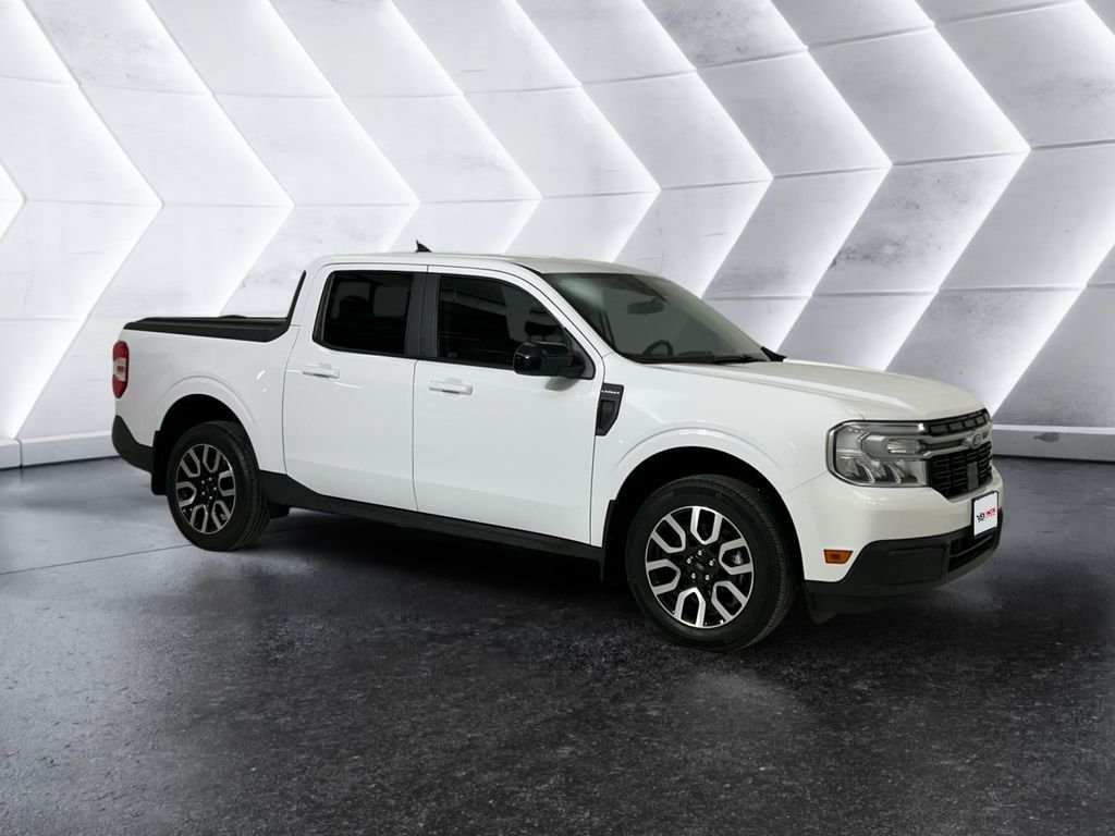 Used 2024 White Ford Lariat image 1