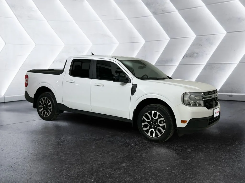 Used 2024 White Ford Lariat image 1