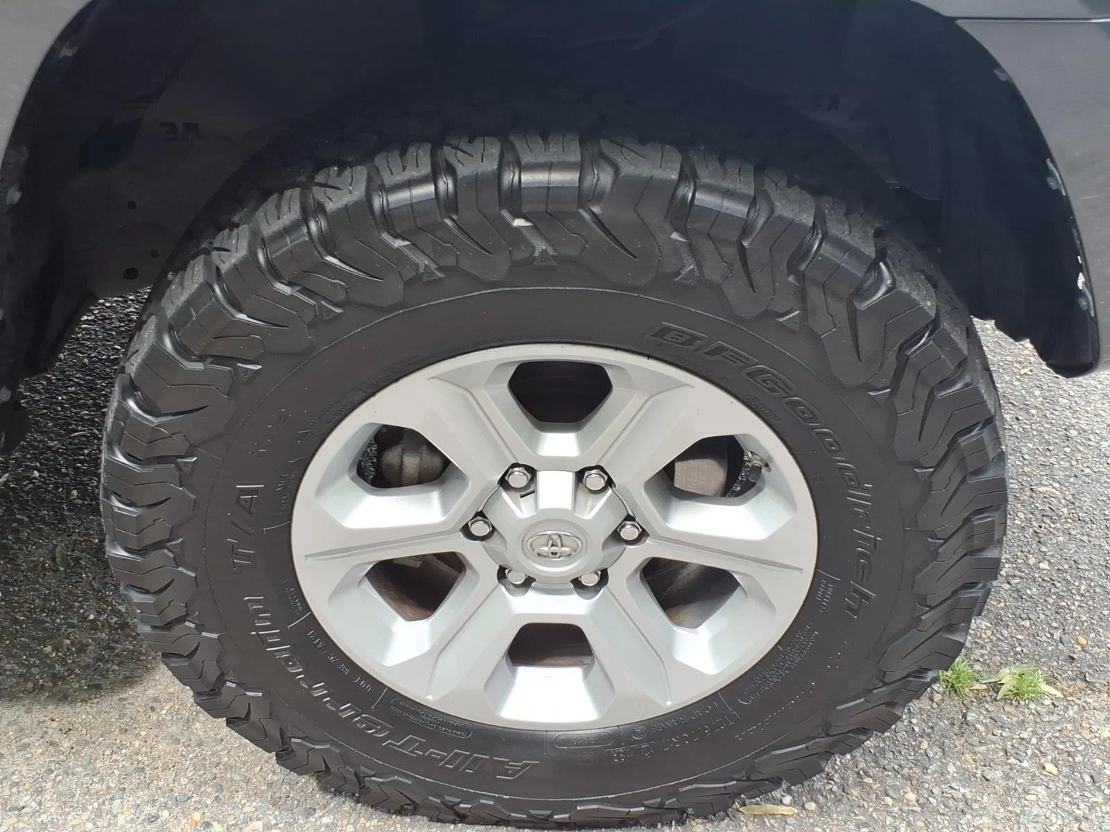 Used 2021 Magnetic Gray Metallic Toyota SR5 Premium image 8