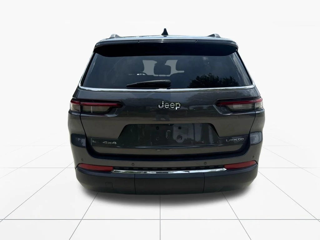 Used 2023 Gray Metallic Jeep Laredo image 7