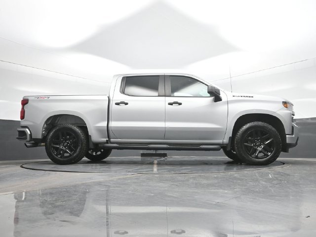 Used 2022 Silver Chevrolet Custom image 24