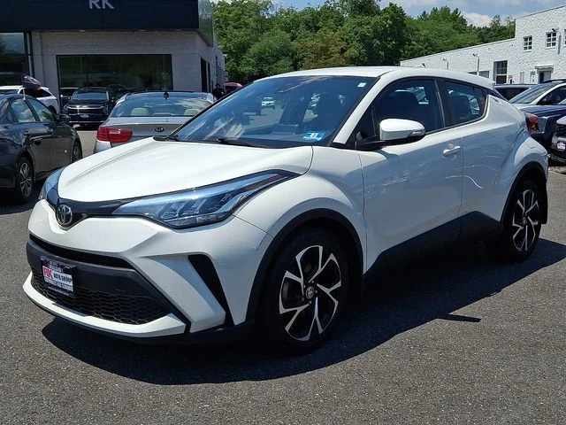Used 2020 White Toyota XLE image 4