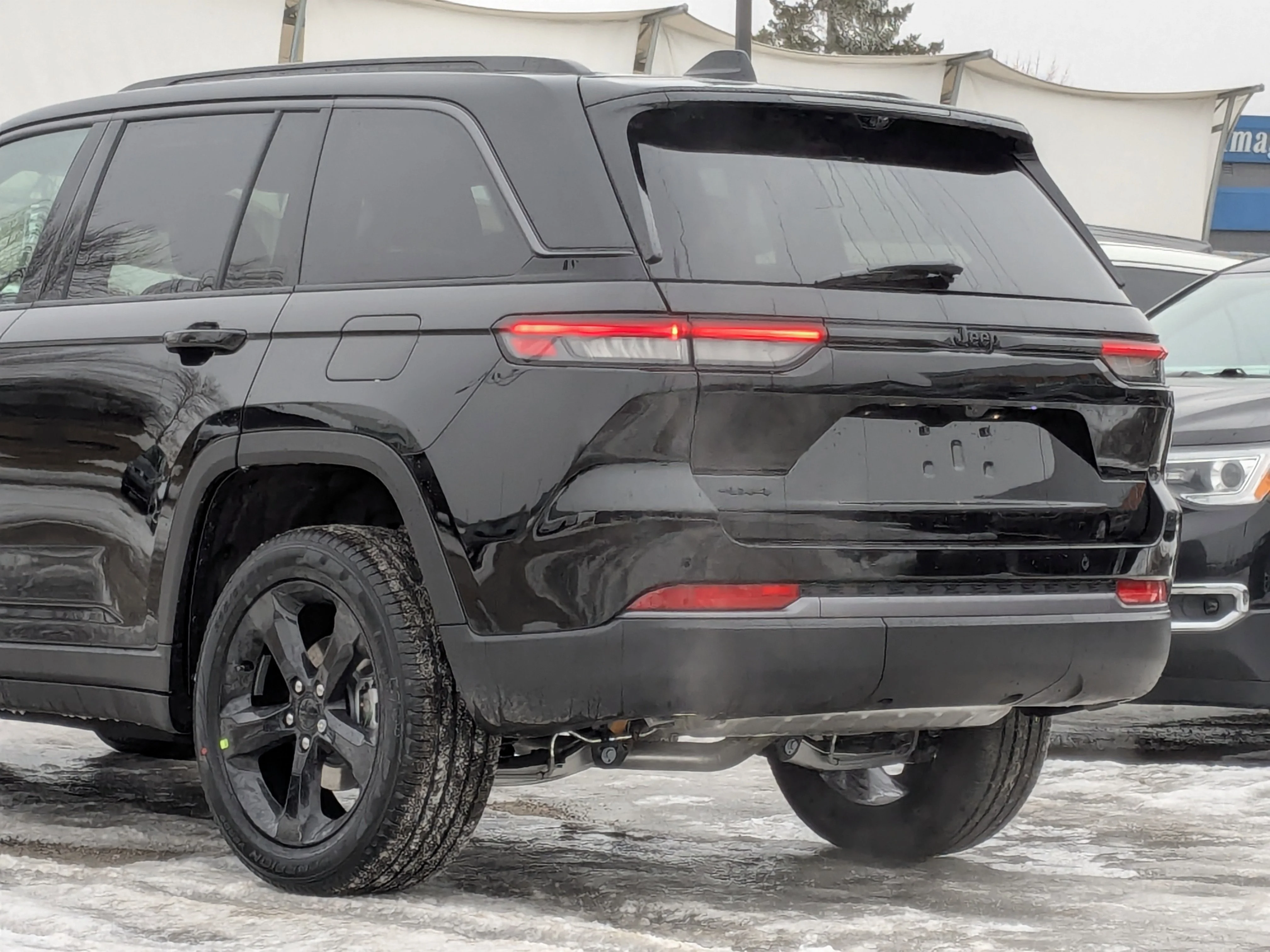 New 2026 Black Jeep Limited - - 20 Gloss Black Wheels - Luxury Tech II - Remote Start & More! image 10