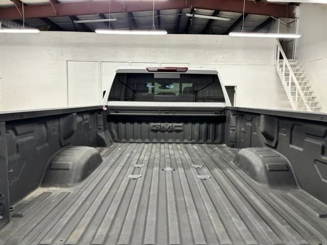 Used 2025 White GMC SLE image 23