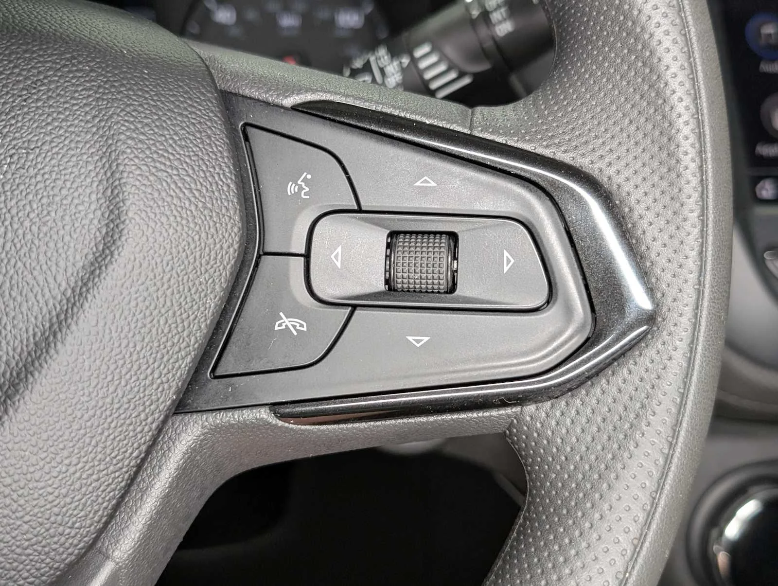 Used 2022 Summit White Chevrolet LT image 37