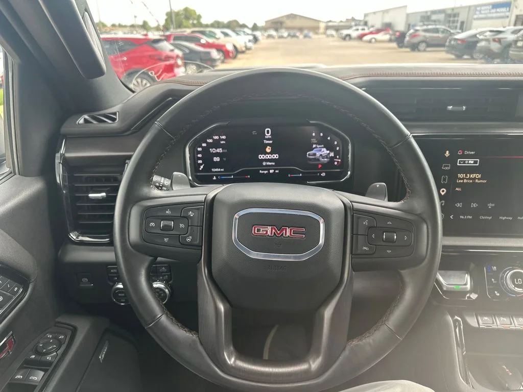 Used 2025 White GMC AT4 image 9