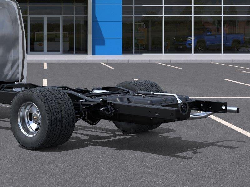 New 2025 Summit White Chevrolet 1WT image 11