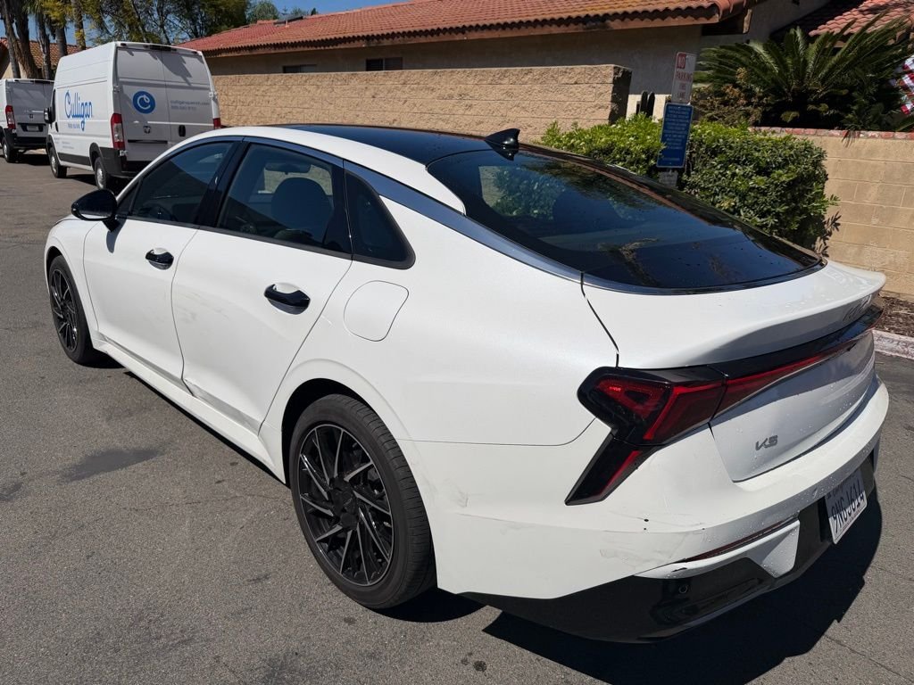 Used 2025 White Kia GT-Line Premium image 4