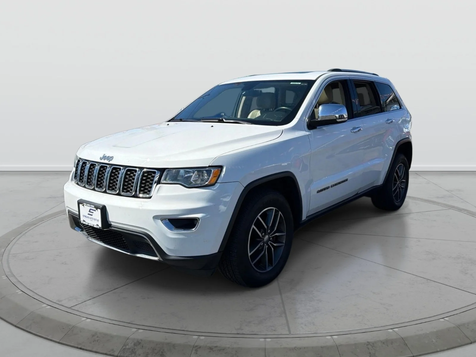 Used 2018 White Jeep Limited image 3
