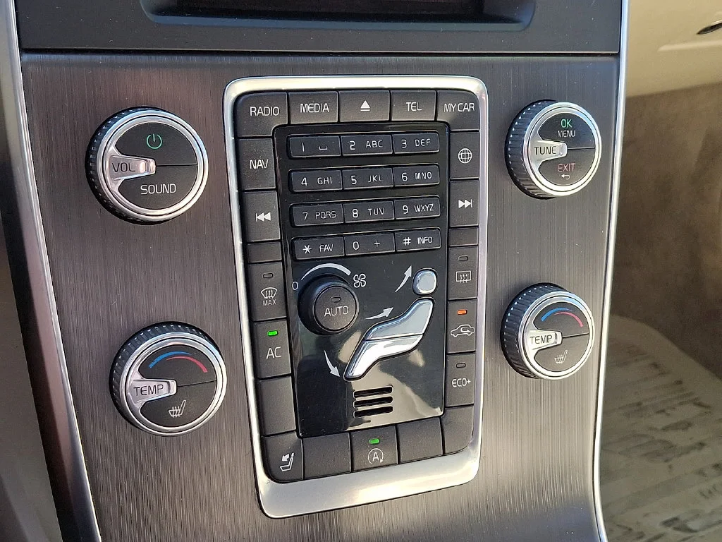Used 2015 Blue Volvo T5 Premier image 15