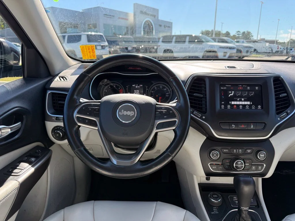 Used 2021 Red Jeep Latitude Plus image 9