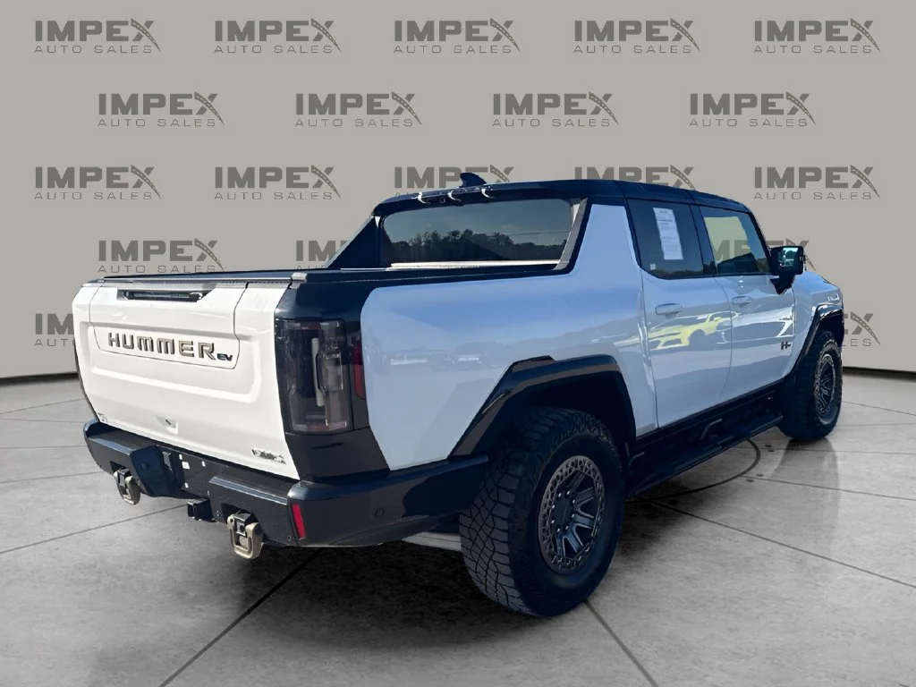 Used 2024 White GMC 2X image 5