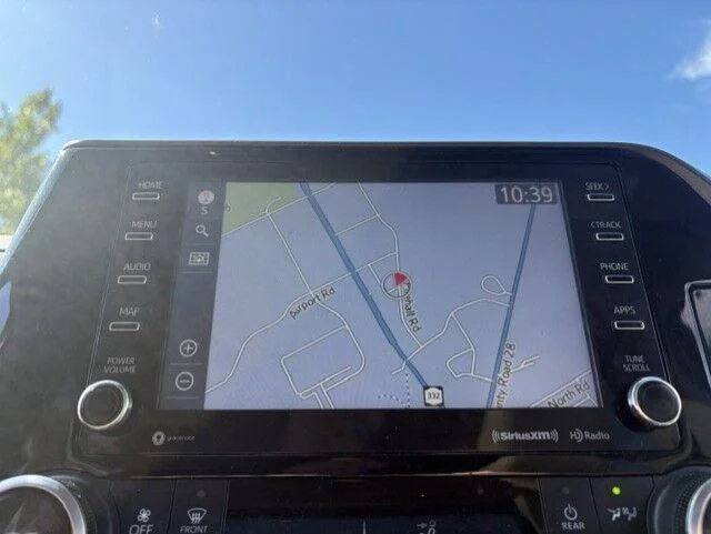 Used 2022 Wind Chill Pearl Toyota XLE image 7