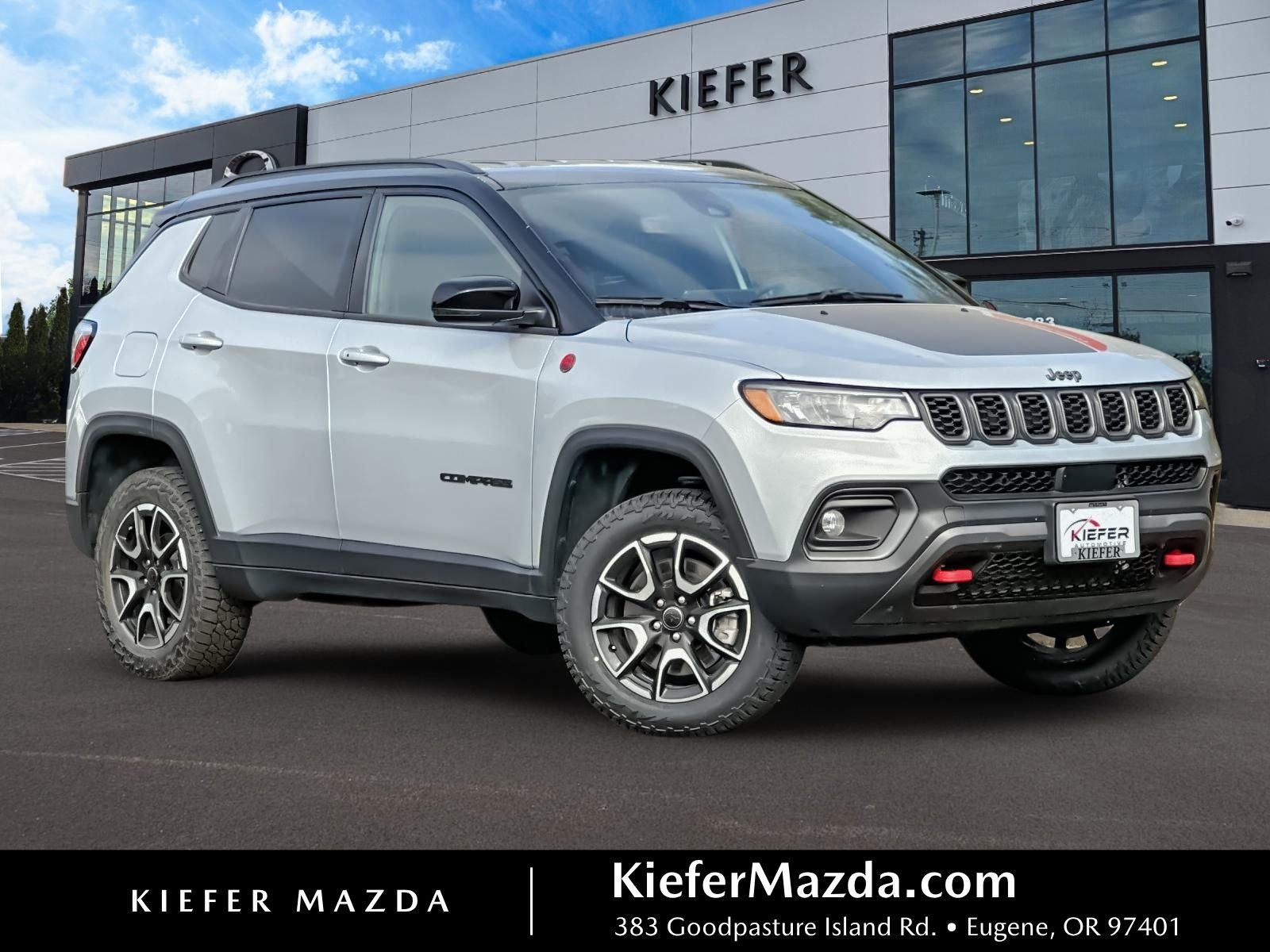 Used 2025 Silver Jeep Trailhawk image 1
