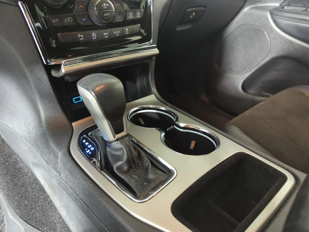 Used 2021 Crystal Metallic Jeep Laredo X image 19