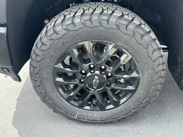 New 2026 Summit White Chevrolet LT image 30