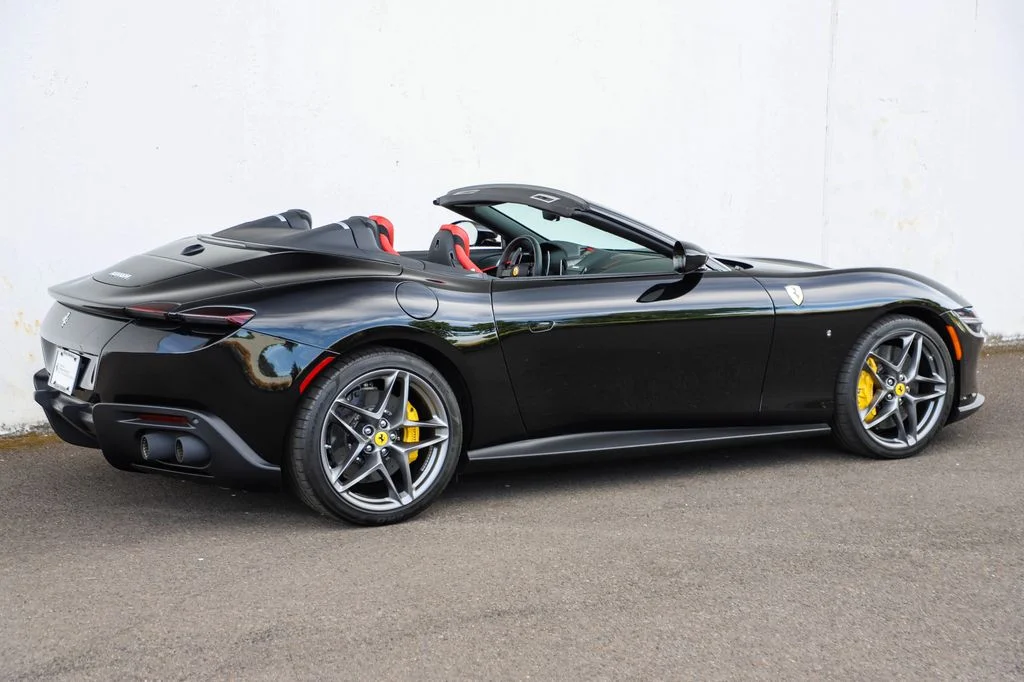 Used 2025 Nero Ferrari Spider image 5