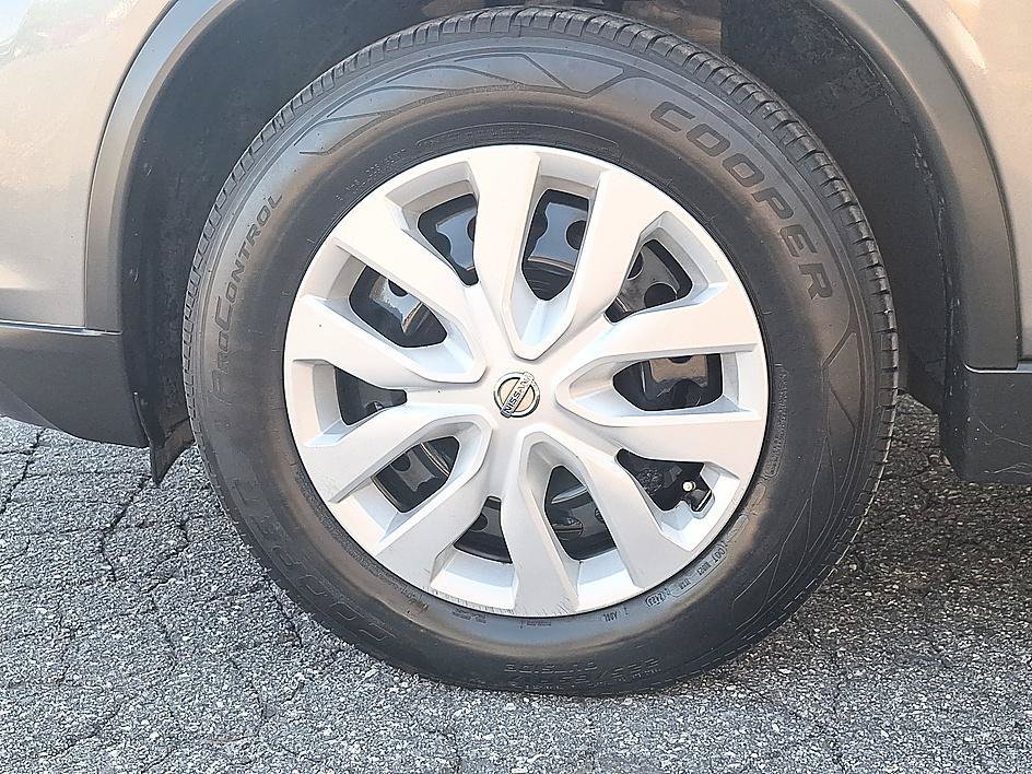 Used 2017 Gun Metallic Nissan S image 8