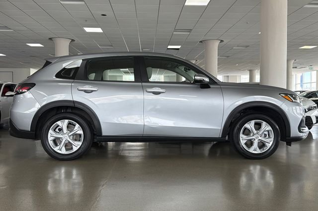 Used 2023 Lunar Silver Metallic Honda LX image 3