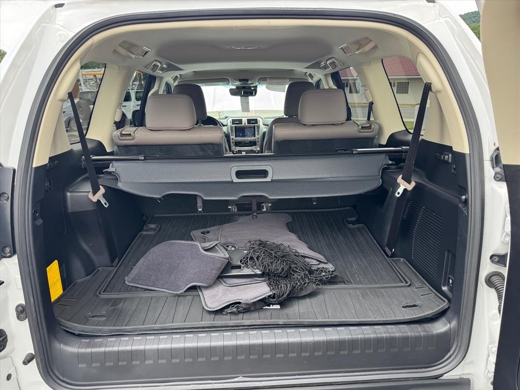 Used 2021 Starfire Pearl Lexus 460 Premium image 29