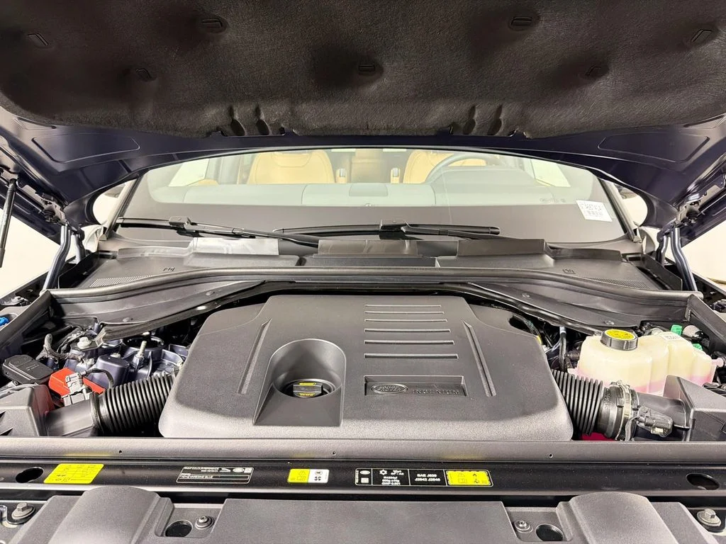 New 2026 Varesine Blue Land Rover SE image 32