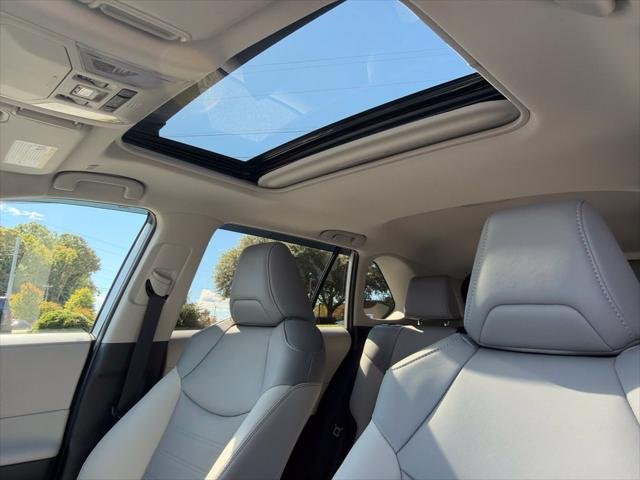 Certified Used 2025 SILVER SKY METALLIC Toyota  image 16