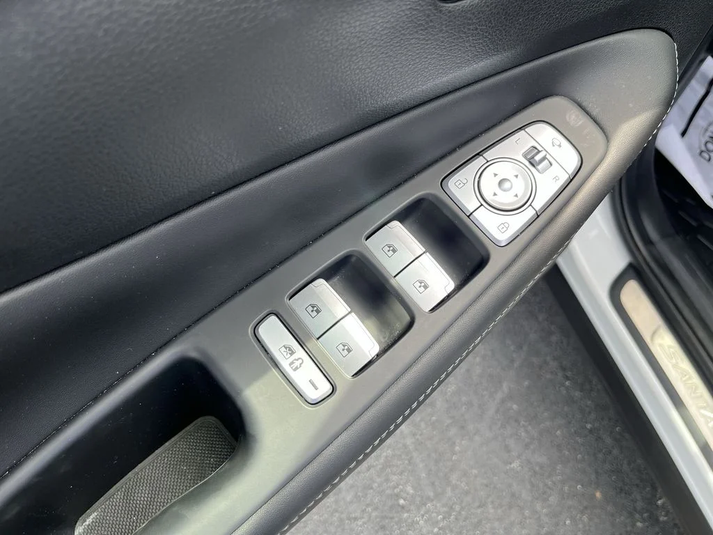 Used 2023 White Hyundai Calligraphy image 19