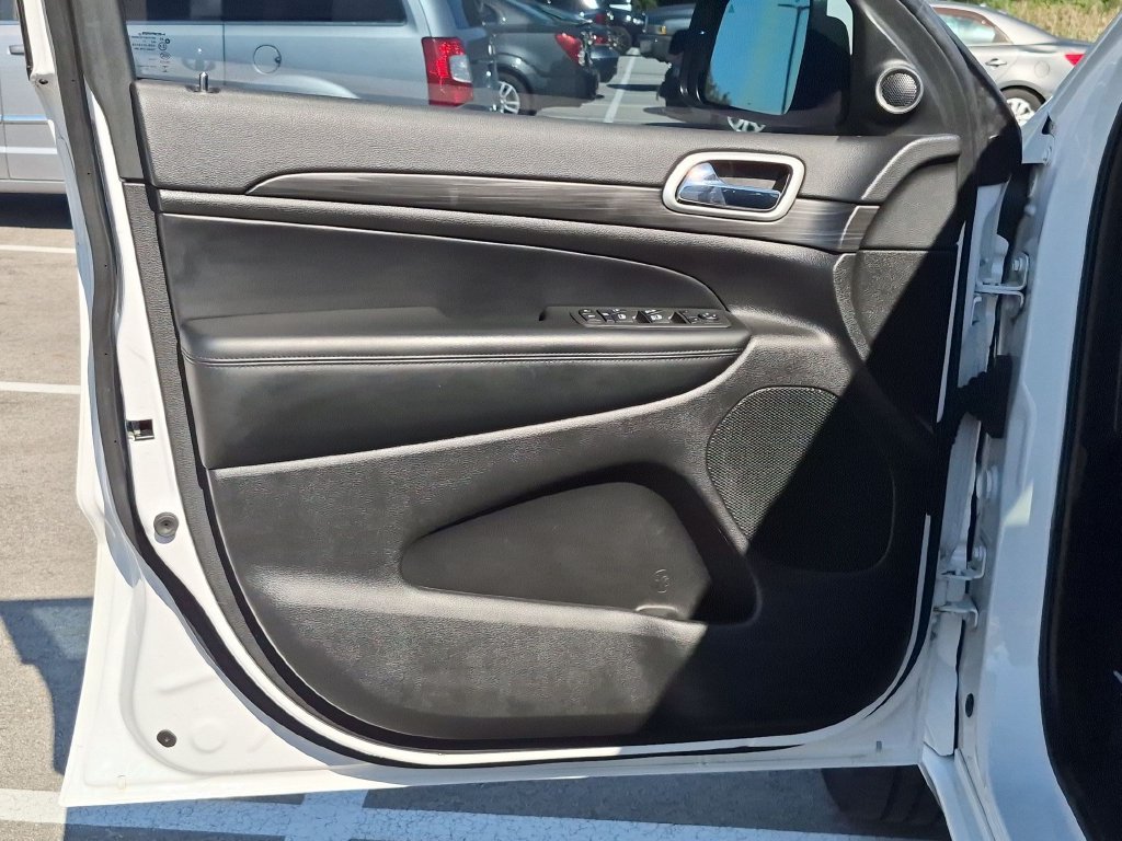 Used 2022 White Jeep Laredo X image 13
