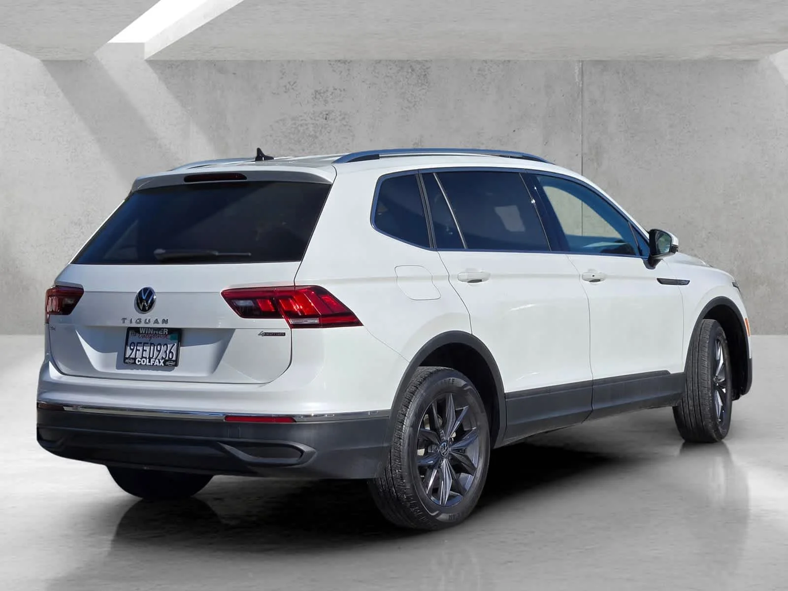 Used 2023  Volkswagen SE image 4