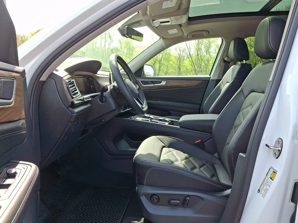 2026 Volkswagen Atlas SE w/Tech - Photo 7