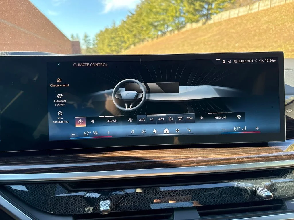 New 2026 White BMW xDrive40i image 18