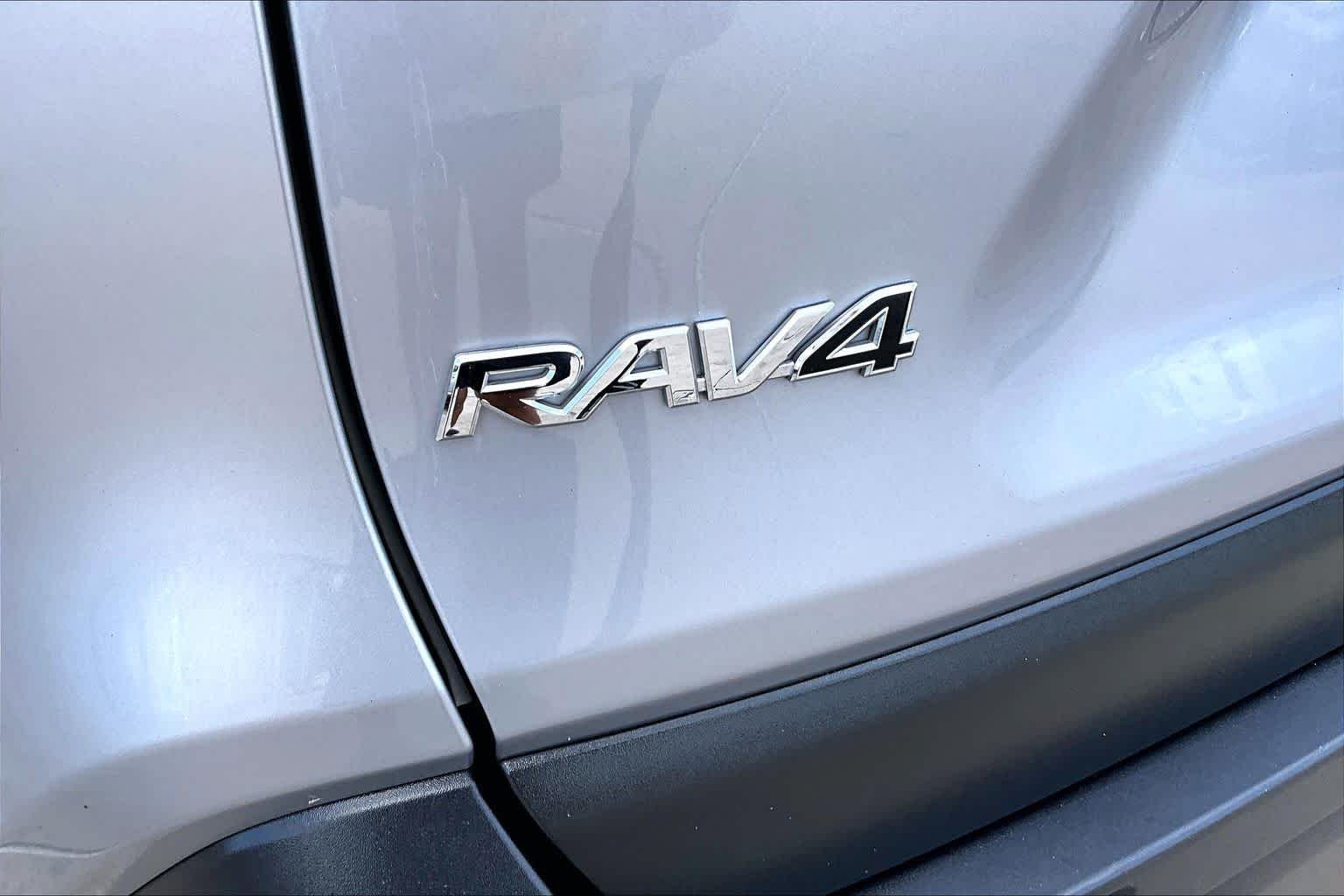 Used 2022 Silver Sky Metallic Toyota Hybrid XLE image 31