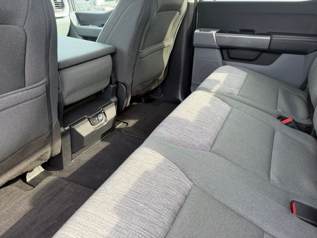Used 2023 Oxford White Ford XLT image 14