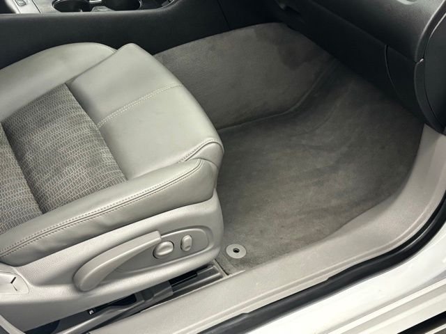Used 2016 White Chevrolet LT image 28